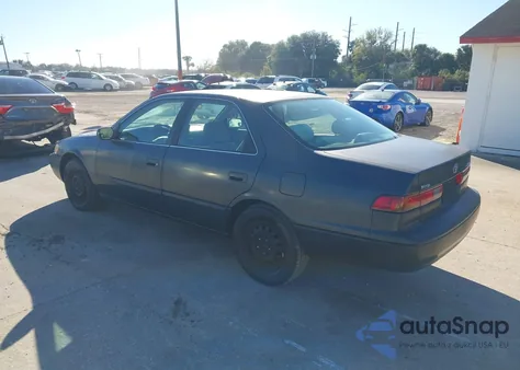1998 Toyota Camry Le z USA, uszkodzony, nr VIN JT2BG22K9W0127068
